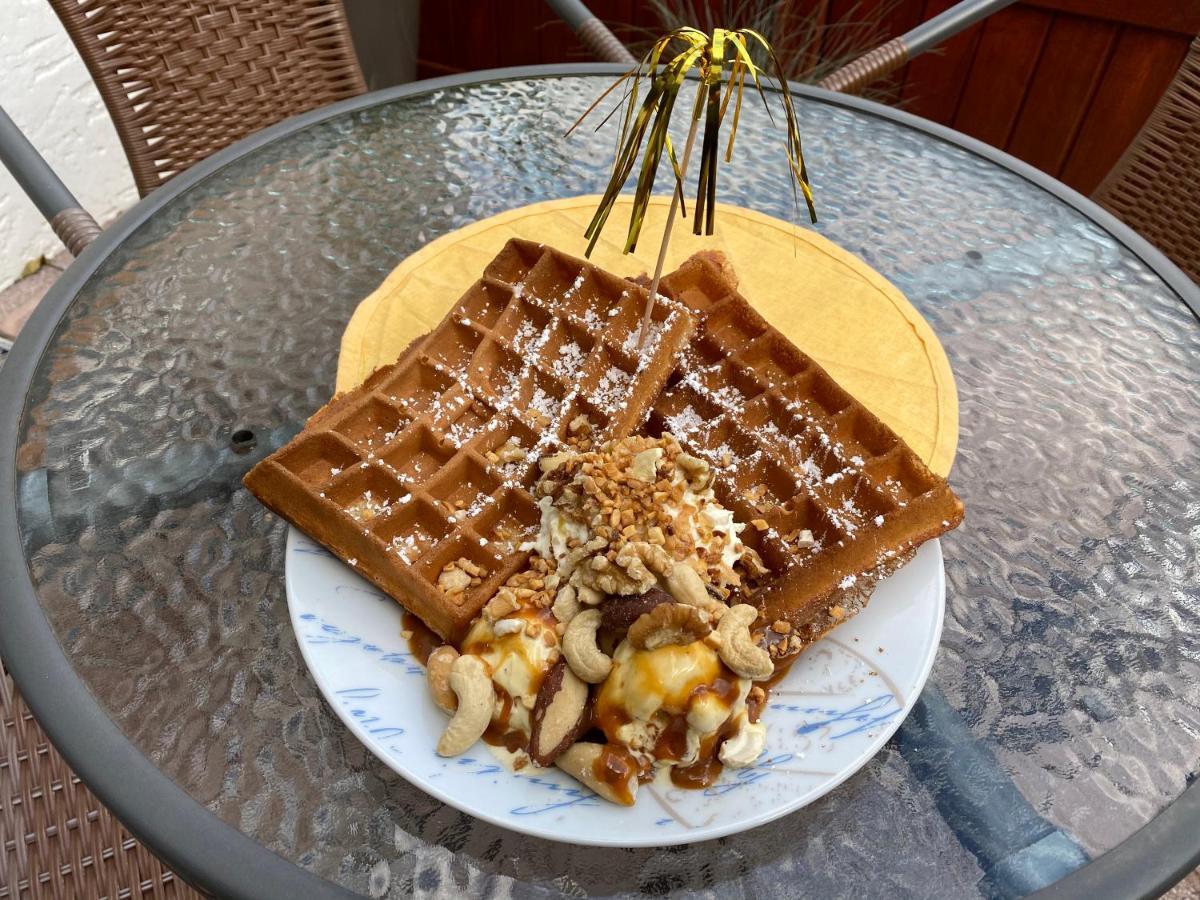 Pension & Cafe Meine Sonne Sole Mio Бад-Зоден-Аллендорф Экстерьер фото